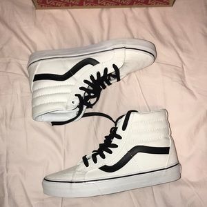 VANS SK8 hi white/ black leather stripe. SIZE 8